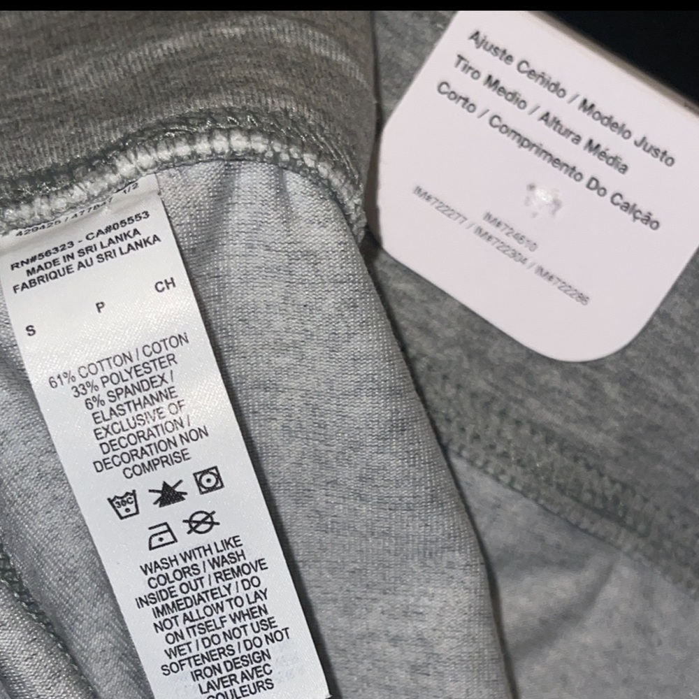 Nike Tight fit Mid rise Short length Women's Heather Gray Biker Shorts Size S - Picture 4 of 11